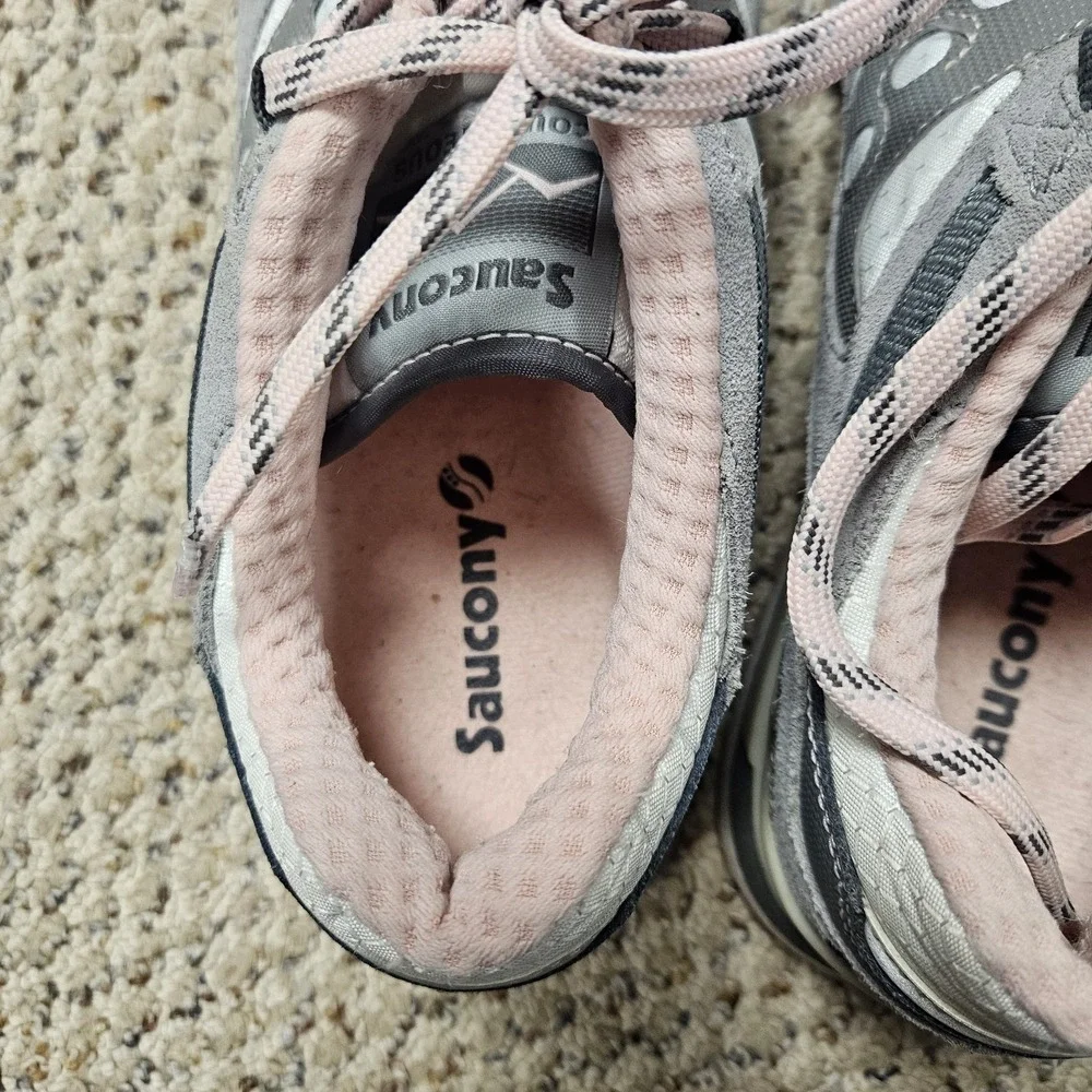 Saucony‎ Courageous TR Shoes Sneakers Classic Women's Size 10 White Gray Pink